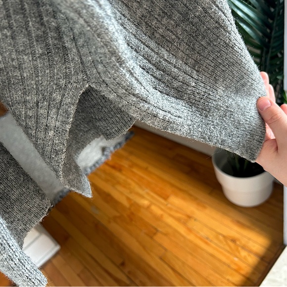H&M Drop Shoulder Sweater | Size Medium (M) | Gray - Picture 3 of 4